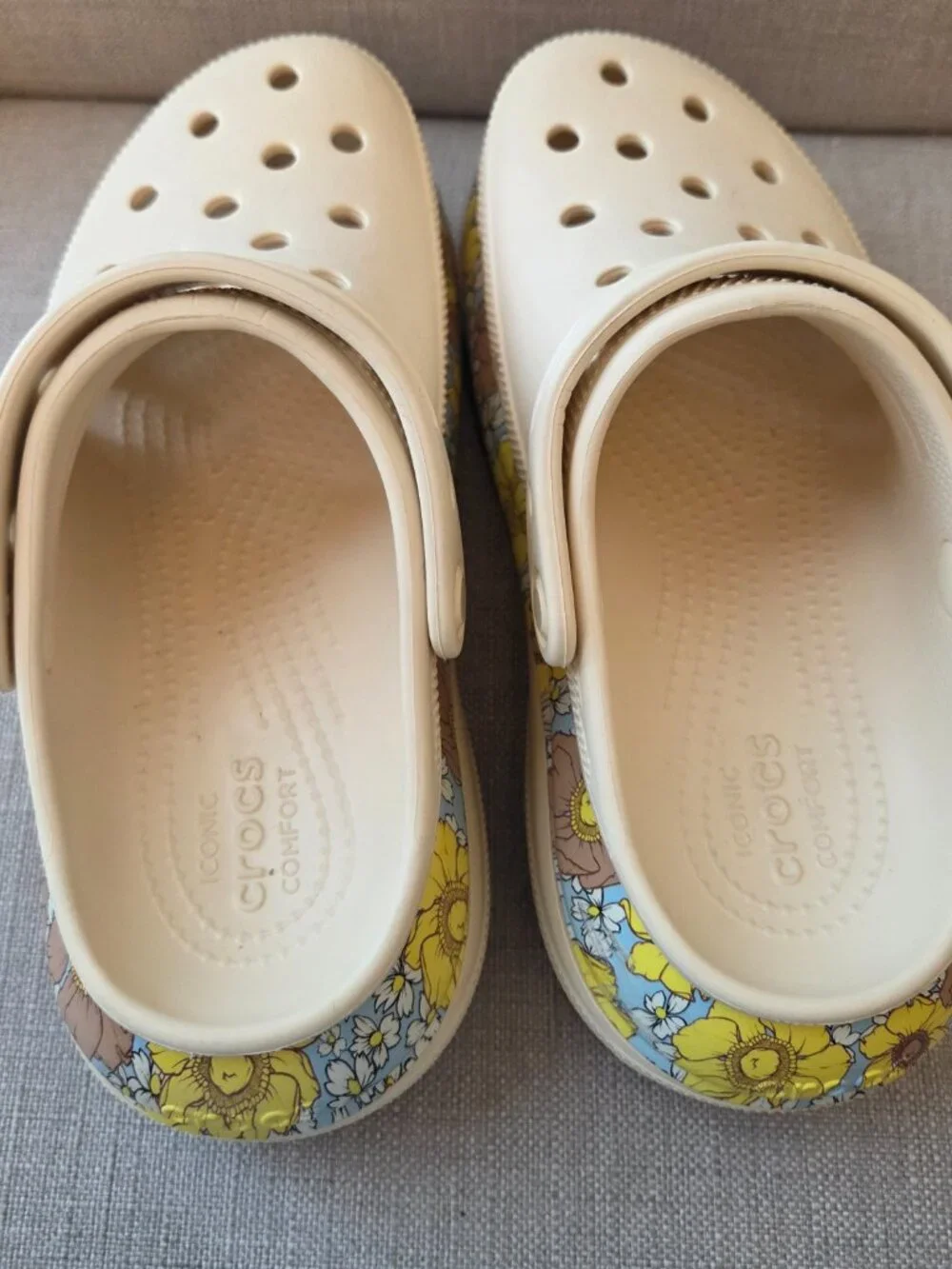 Crocs Mega Crush Clog Size 8 Womens Vanilla Multi Retro Floral Yellow Platform